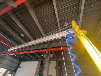 Cầu trục xoay khí nén với mặt hút chân không hút thùng giấy - ảnh 9
