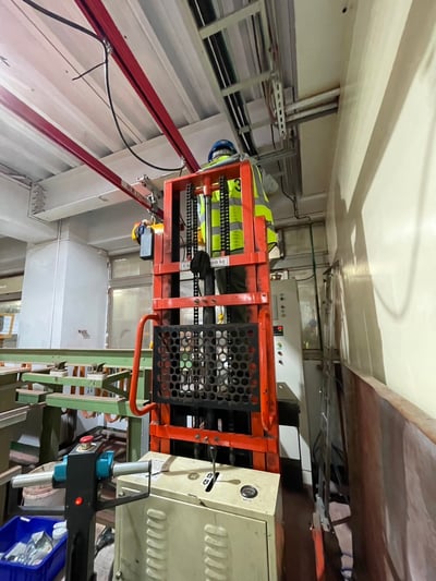 Cầu trục xoay thanh ray 5T treo trần cho trạm làm việc - ảnh 9