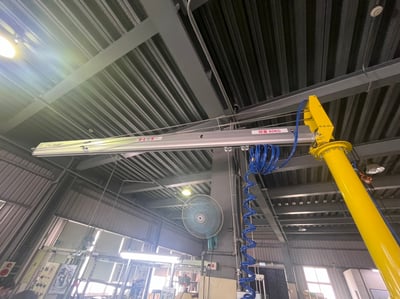 Cầu trục xoay khí nén với mặt hút chân không hút thùng giấy - ảnh 2