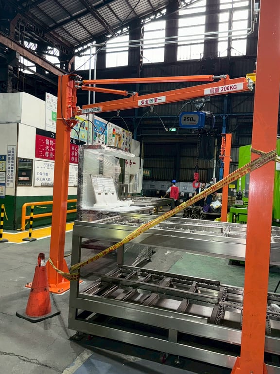 Cầu trục xoay thanh ray 5T với pa lăng treo 200 kg nhỏ gọn