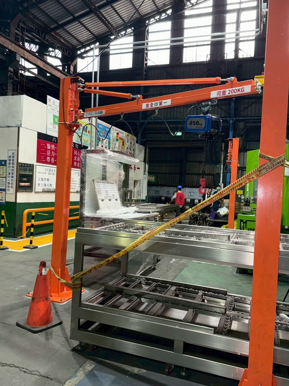 5T軌道旋臂吊車搭配小型200kg吊車