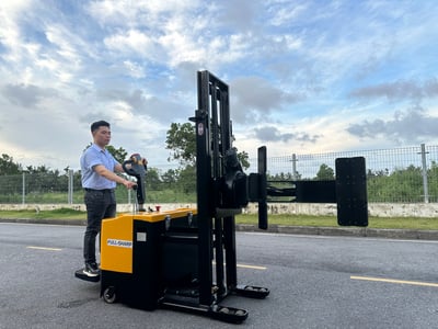 Xe nâng điện kẹp cuộn 300 kg, xoay lật cuộn tại chỗ - ảnh 5