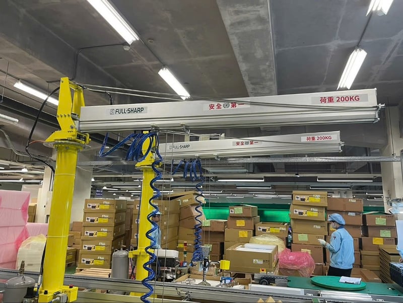 Cầu trục xoay khí nén 200 kg móc server, đế di động