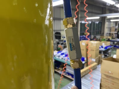 Pneumatic Jib Crane for Lifting Bicycle Frames on the Line - ảnh 5