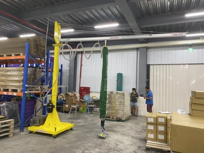 Cầu trục xoay ray nhôm đế di động và ống hút chân không thùng giấy - ảnh 1