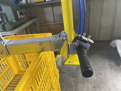 Suspended Pneumatic Jib Crane on 5T Rail with 200 kg Plastic Tray Gripper - ảnh 11
