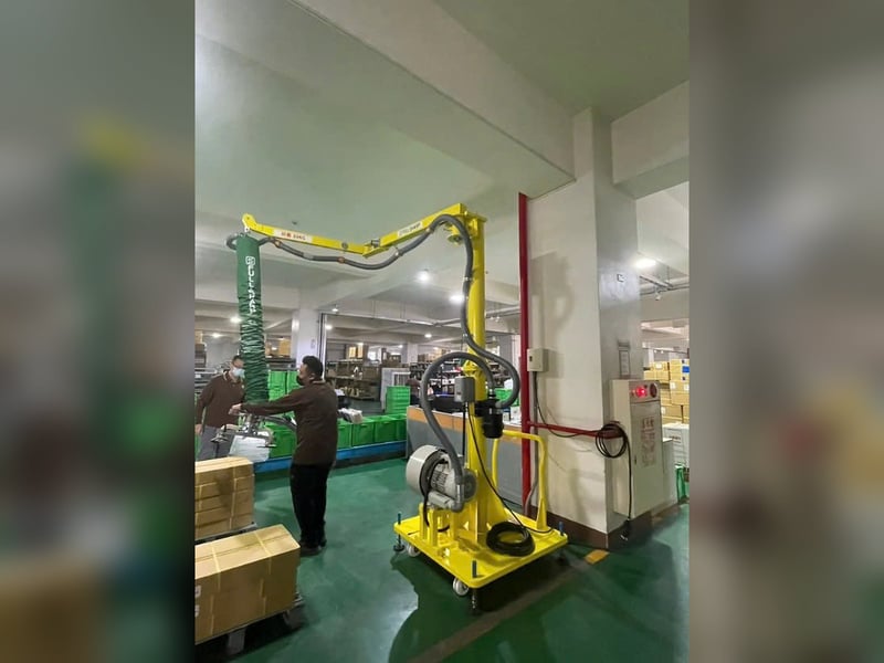 Cầu trục xoay khớp nối đế di động hút thùng giấy chân không