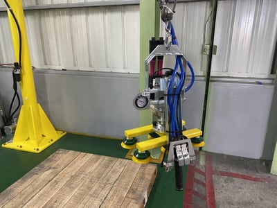 Cầu trục xoay khớp nối và palăng khí nén nằm hút thùng giấy - ảnh 16