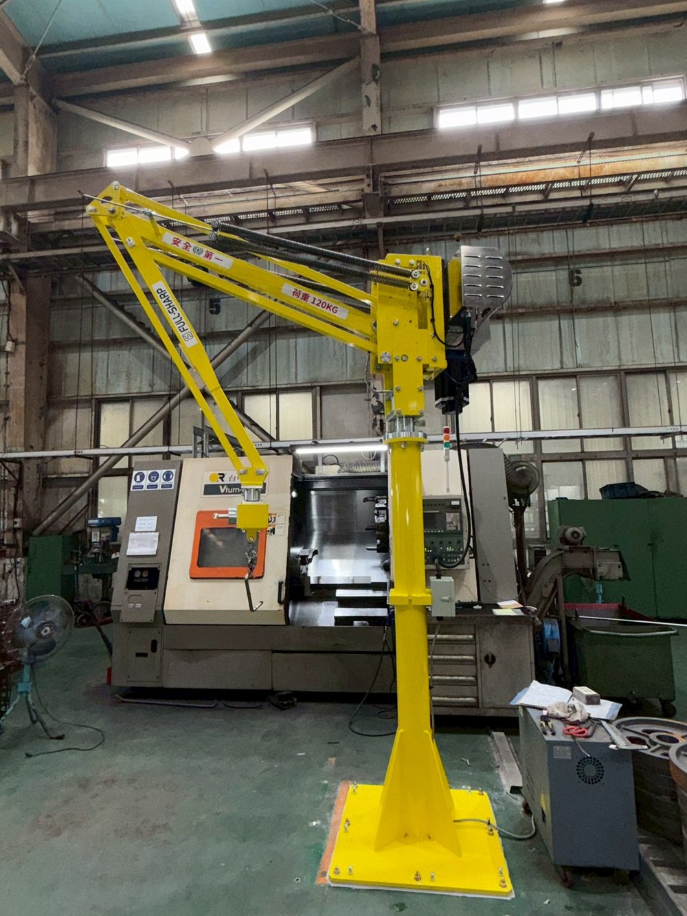電動省力臂，用於 CNC 機台上下料