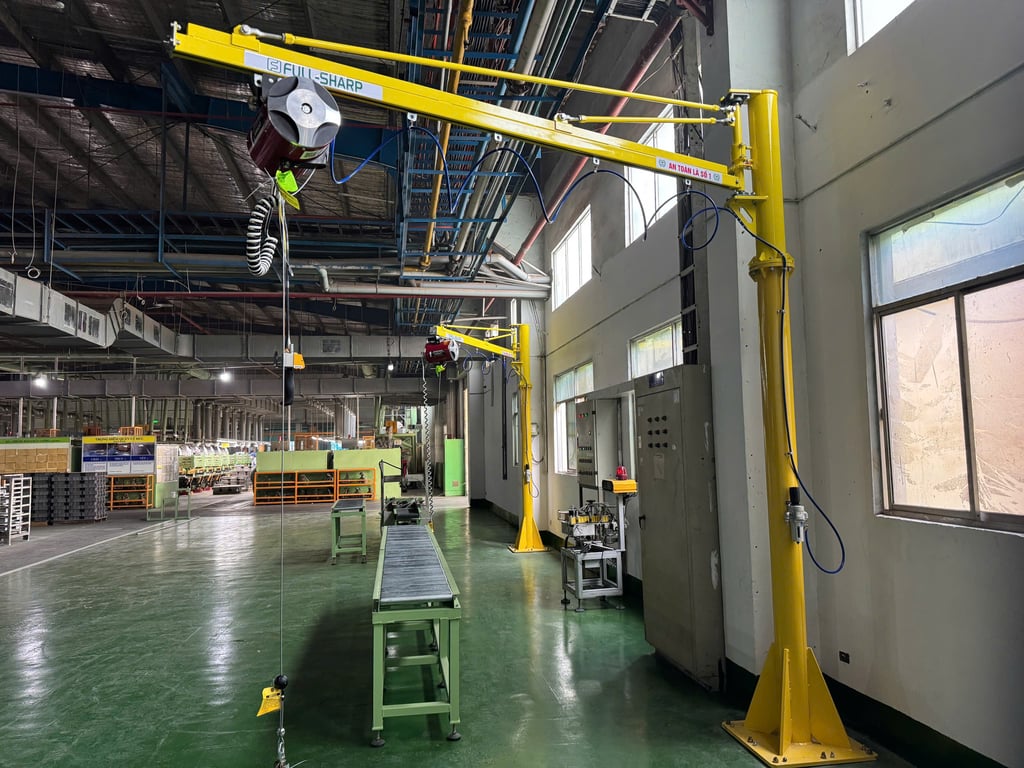 Cầu trục xoay thanh ray 5T tích hợp air balancer Knight Global