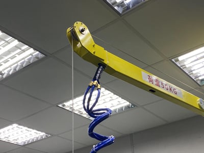 Mobile Articulating Jib Crane with Air Balancer and Carton Vacuum Lifter - ảnh 9
