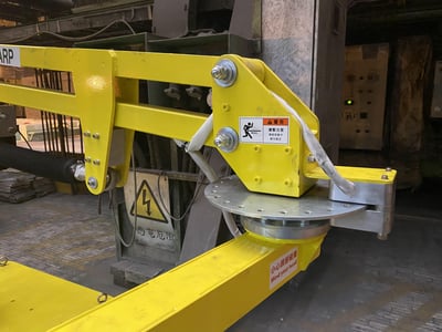 Tay nâng trợ lực khí nén trong nhà máy đúc kim loại - ảnh 9