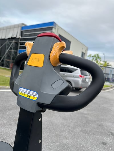 Xe cần cẩu điện 2 tấn - ảnh 53