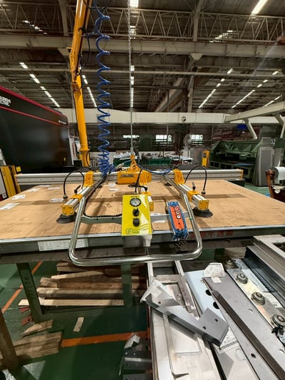 Cầu trục xoay 500 kg hút chân không tấm thép cho máy laser CNC - ảnh 3