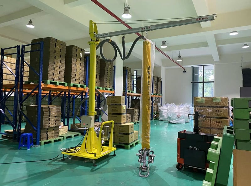 Cầu trục xoay ray nhôm di động và ANVER hút thùng giấy tay cầm dài