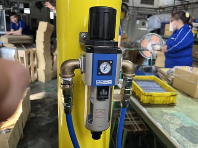 Cầu trục xoay khí nén đế cố định và tool kẹp khay nhựa - ảnh 3