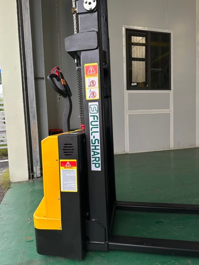 Xe nâng điện chân rộng tải 1 đến 3 tấn cho kho và nhà xưởng - ảnh 29