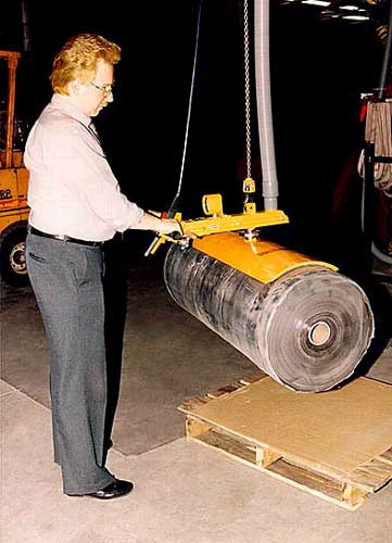 ANVER integrated VB vacuum-hoist system with curved vacuum pad attachment