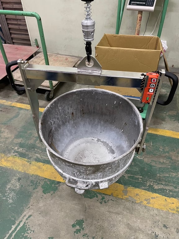 Thanh ray thép 200 kg treo pa lăng điện và tool đổ nồi