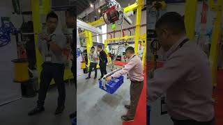 Khách test air balancer với tool móc rổ