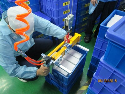 Cầu trục khí nén treo ray, tool móc khay nhựa cho phòng sạch - ảnh 1