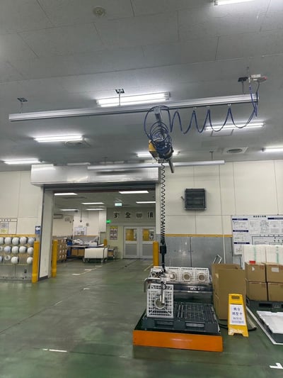 Thanh ray nhôm và palăng ENDO khí nén móc cuộn vào thùng giấy - ảnh 2