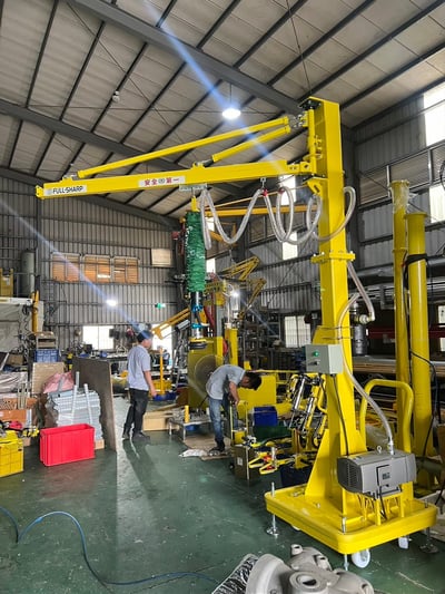 Cầu trục xoay thanh ray đế di động đẩy tay - ảnh 1
