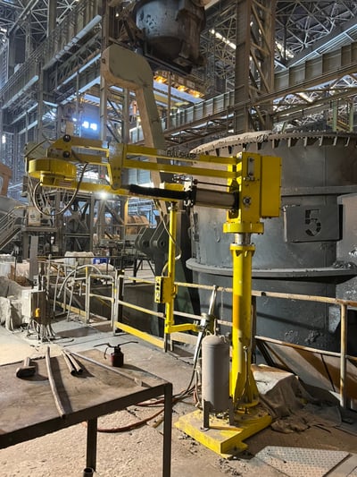 Tay nâng trợ lực khí nén trong nhà máy đúc kim loại - ảnh 26
