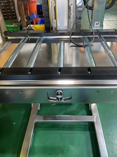 Xe nâng điện phòng sạch inox nâng thùng server cho nhà máy AI - ảnh 20