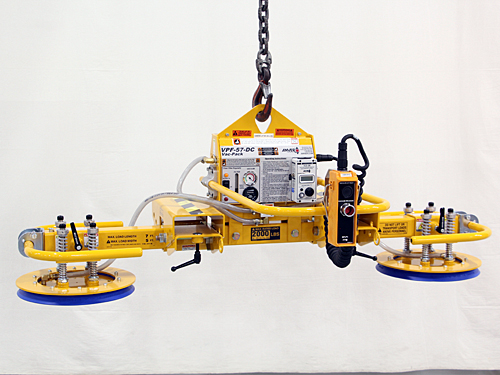 Forklift carrying a vacuum lifter on fork truck adapters, photo 1