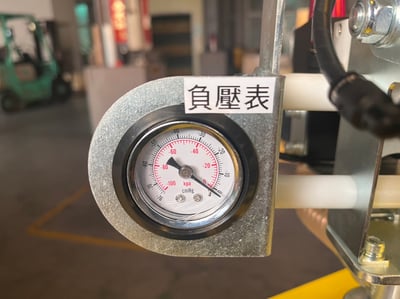 Cầu trục xoay khí nén với mặt hút chân không hút thùng giấy - ảnh 13