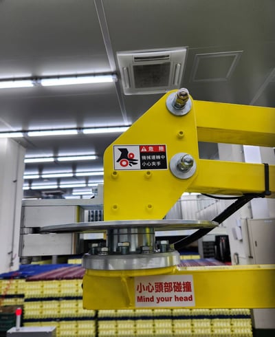 Tay nâng trợ lực nâng vỉ trứng - ảnh 2