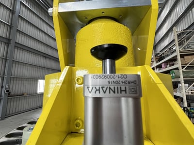 Cầu trục xoay khí nén 80 kg, cột chỉnh cao trên đế di động - ảnh 19
