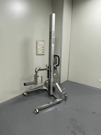 Xe nâng điện Goodlifta nâng cuộn màng trong phòng sạch - ảnh 6