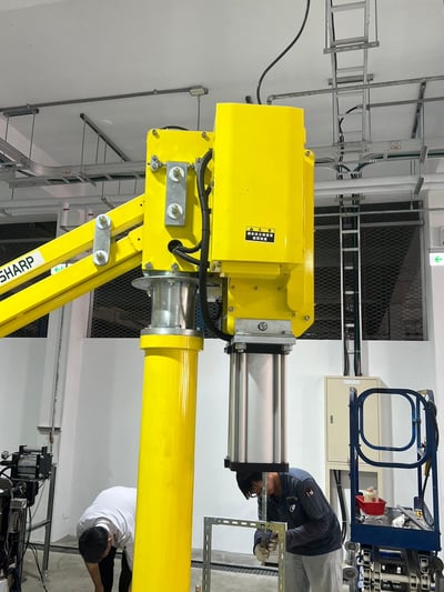 Tay nâng trợ lực điện khí có motor gắp khuôn - ảnh 3