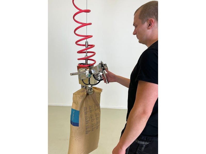 Lifts All mechanical sack gripper