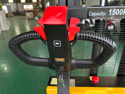 Xe nâng điện chân rộng tải 1 đến 3 tấn cho kho và nhà xưởng - ảnh 32