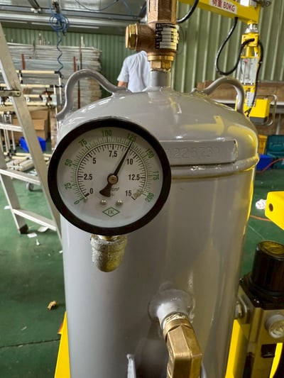 Tay nâng trợ lực PLC kẹp bình hóa chất, hạ siêu chậm - ảnh 11