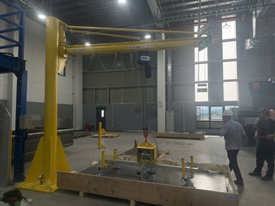 Cầu trục xoay 500 kg với mặt hút chân không dùng pin sạc - ảnh 4