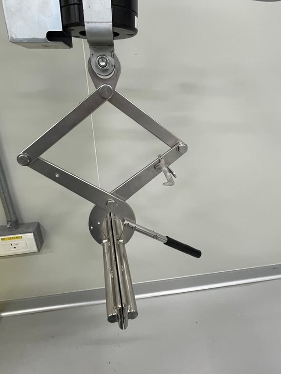 Cầu trục xoay khí nén tool kẹp gắp bao nguyên liệu
