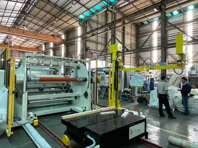 Tay nâng trợ lực kẹp trục airshaft rút khỏi lõi cuộn nguyên liệu - ảnh 20