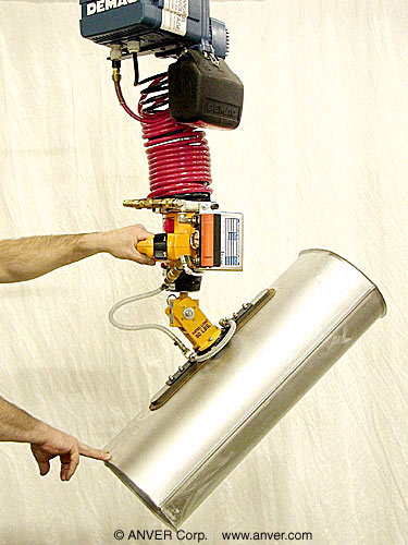 ANVER hoist integrated vacuum system with two pad attachment with gravity tilt