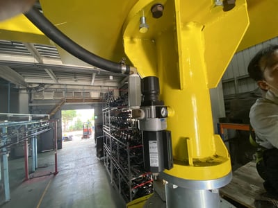 Ceiling-Mounted Manipulator for Lifting Motorcycle Frames - ảnh 2