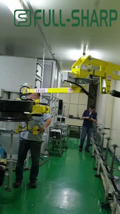 Tay nâng trợ lực nâng hạ mâm bánh xe ô tô. Thiết bị trong nhà máy lắp ráp sửa chữ ô tô