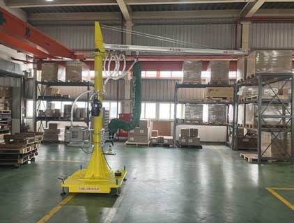 Cầu trục xoay ray nhôm đế di động hút thùng giấy bằng chân không