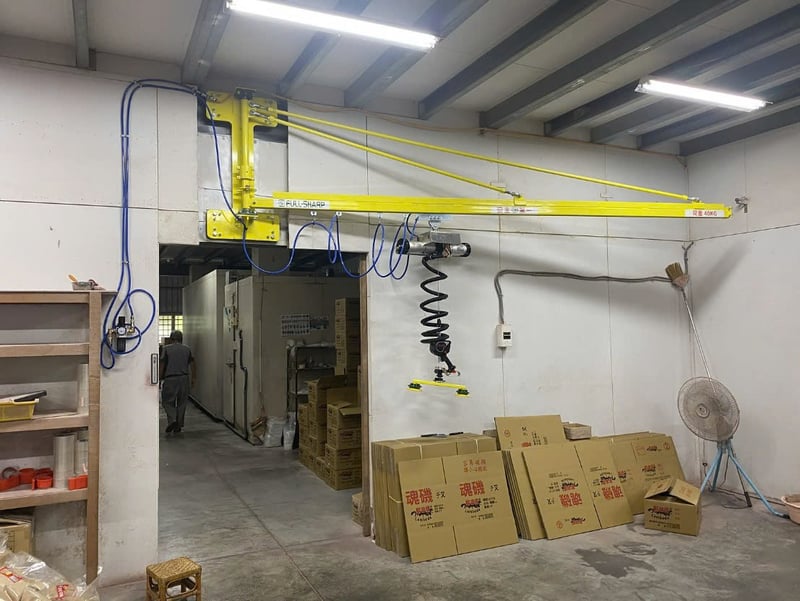 Cầu trục xoay treo tường và bộ hút Lifts All cho thùng giấy