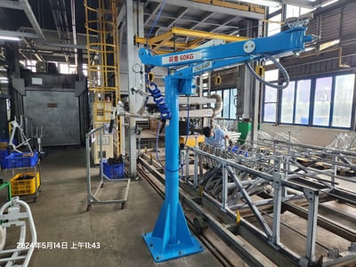 Cầu trục xoay khớp nối Air Balancer nâng khay nhựa 50 kg - ảnh 1