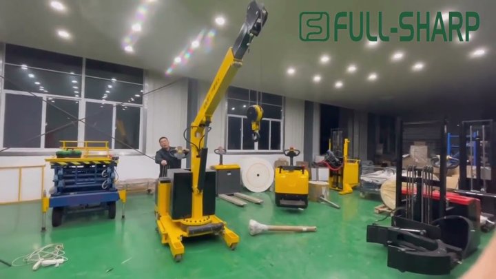 Xe cần cẩu điện mini nâng hạ cuộn giấy, cuộn nguyên liệu trong nhà xưởng