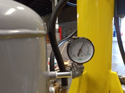 Cầu trục xoay khí nén di động, tool thay nhanh móc can và hút thùng - ảnh 4