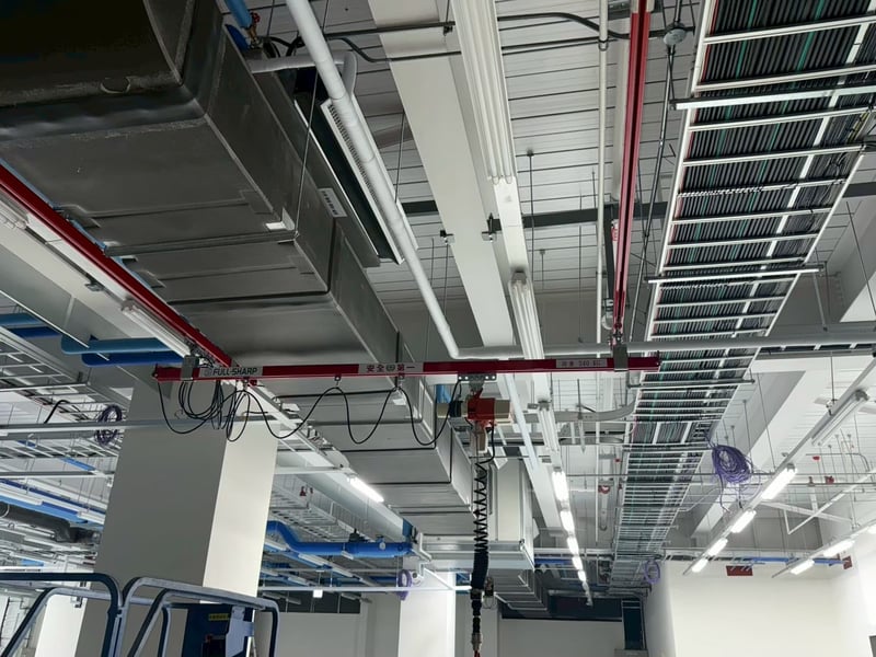 Thanh ray 5T treo trần với pa lăng điện di chuyển kéo tay